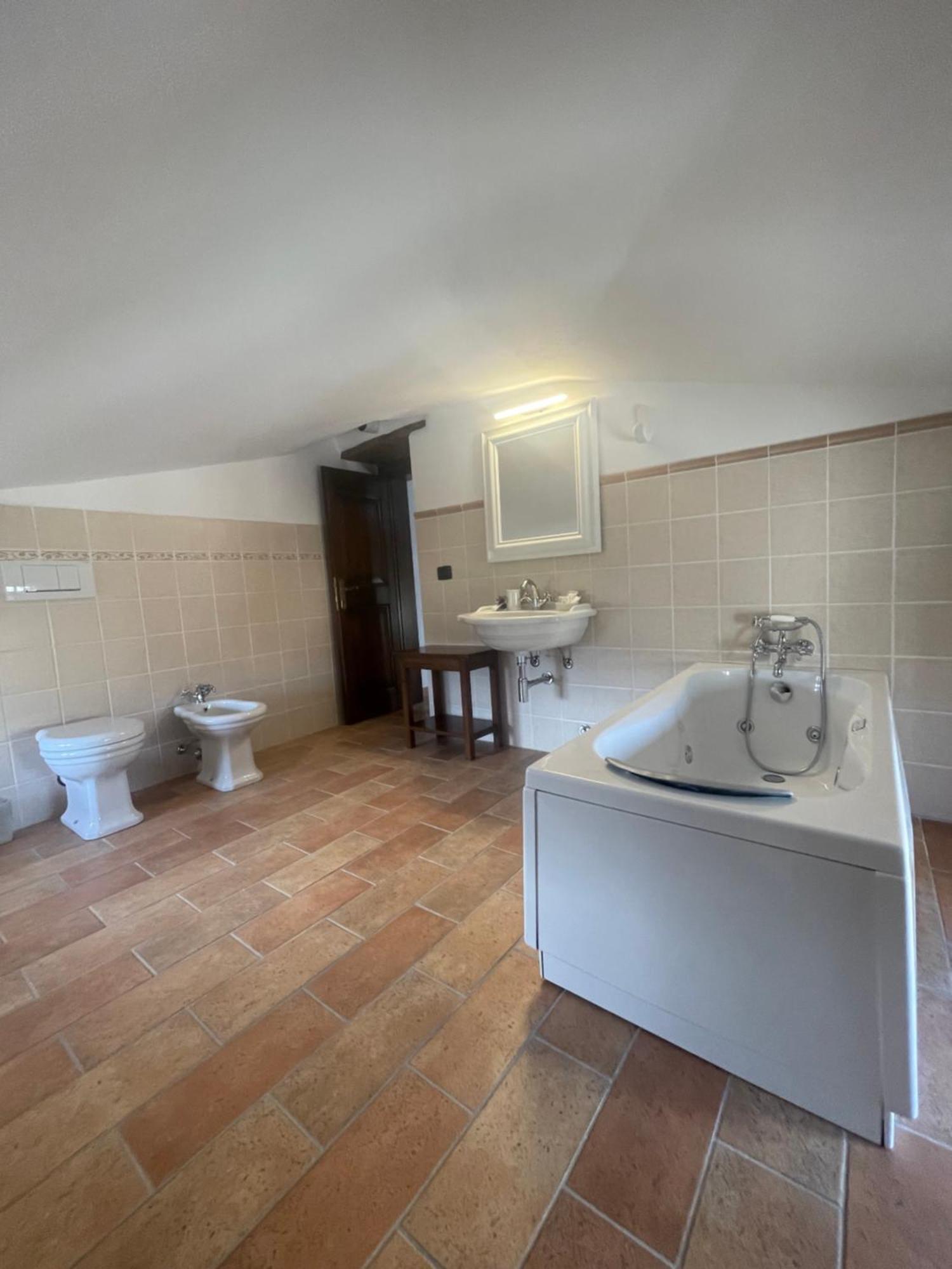 Locale Guest House بييترالونجا المظهر الخارجي الصورة